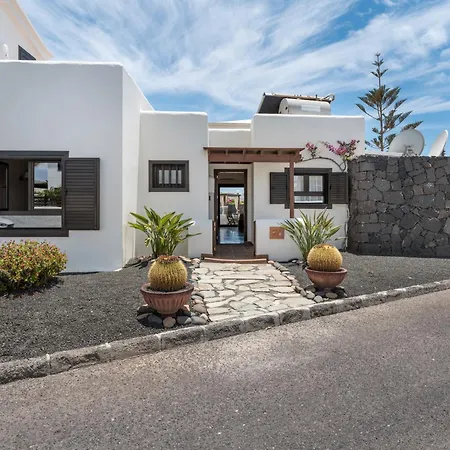 Faro Park With Private Pool Playa Blanca (Lanzarote)